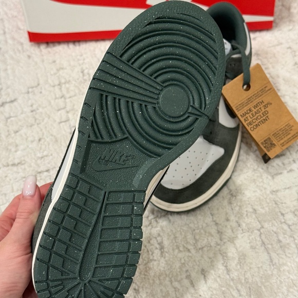 Nike dunk low size 8 - Picture 6 of 7